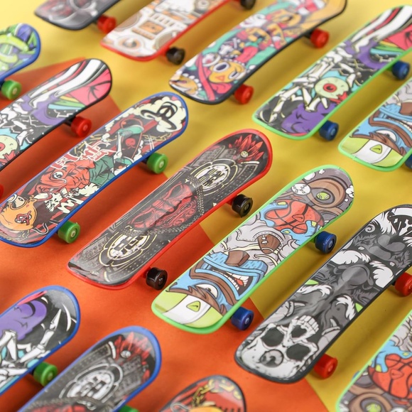 50 PCS Mini Finger Skateboards - Picture 1 of 5